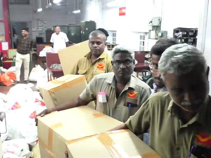 கரூரில் தலைமை தபால் பார்சல்களை திருச்சிக்கு எடுத்துச் செல்ல அனைத்து கட்சியினர் எதிர்ப்பு