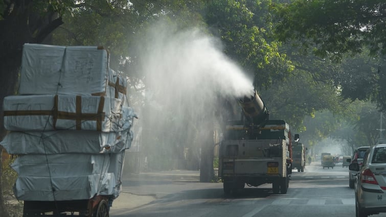 दिल्ली की हवा फिर ‘खराब’, मंगलवार को AQI 234 दर्ज, जानें- बुधवार को कैसा रहेगा मौसम?