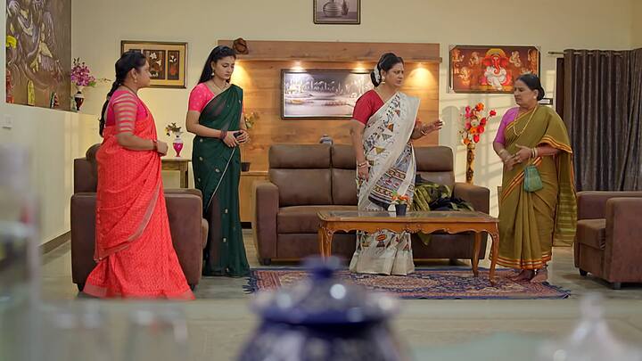 సత్యభామ తన పుట్టింటికి వెళ్లేందుకు బయలుదేరుతుంది..కావాలనే భైరవి అడ్డుపడుతుంది. ఇంతలో జయమ్మ వచ్చి భైరవికి క్లాస్ వేస్తుంది. ప్రతిసారీ నా కొడలిని సపోర్ట్ చేసి నన్ను తక్కువ చేస్తున్నావ్ అంటుంది. అయినా భైరవి ఒప్పుకోదు...