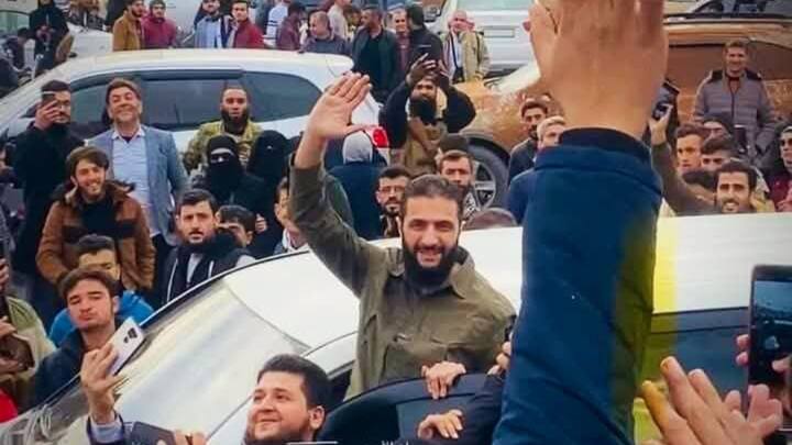 बता दें कि यह तस्वीर ऐसे समय में वायरल हो रही है जब सीरिया में राष्ट्रपति शासन का तख्तापलट हो गया था और वहां इस्लामिक विद्रोही गुट ने आपको सत्ता हाथ में ले ली है।