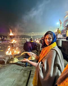 Sonali Bendre :  शरयूचा काठ, पवित्र मंत्र अन् रामाचा जयघोष; सोनाली बेंद्रेंचा अयोध्या दौरा!