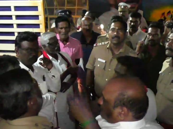 கரூரில் தலைமை தபால் பார்சல்களை திருச்சிக்கு எடுத்துச் செல்ல அனைத்து கட்சியினர் எதிர்ப்பு