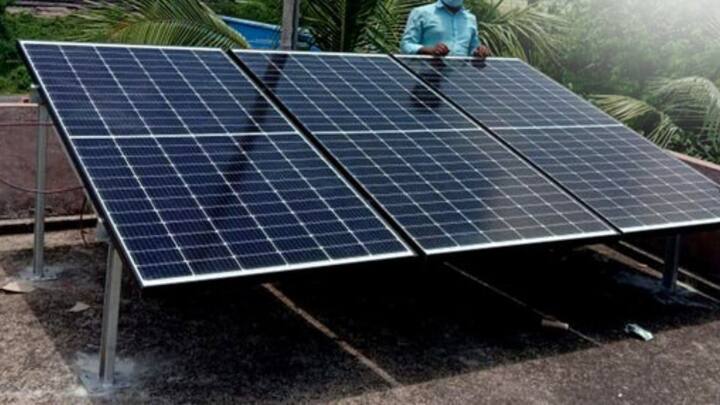 अगर आप दिल्ली में रहते हैं और आप 1 किलो वाट का सोलर सिस्टम अपने घर पर लगवाते हैं. तो प्रधानमंत्री सूर्य घर बिजली योजना के तहत आपको 30,000 रुपये की सब्सिडी दी जाती है. इसके अलावा आपको दिल्ली सरकार की ओर से भी10,000 से 15,000 रुपये  तक की अतिरिक्त सब्सिडी दी जाती है.