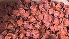 “பளிச்” பிரகாசமாகுமா அகல் விளக்கு உற்பத்தியாளர்கள் வாழ்க்கை: மக்கள் ஆதரவு தருவார்களா?