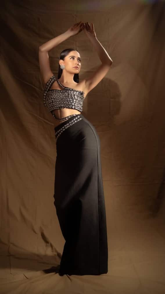 Sanjeeda Shaikh: A Picture of Radiance In Black-Silver Outfit