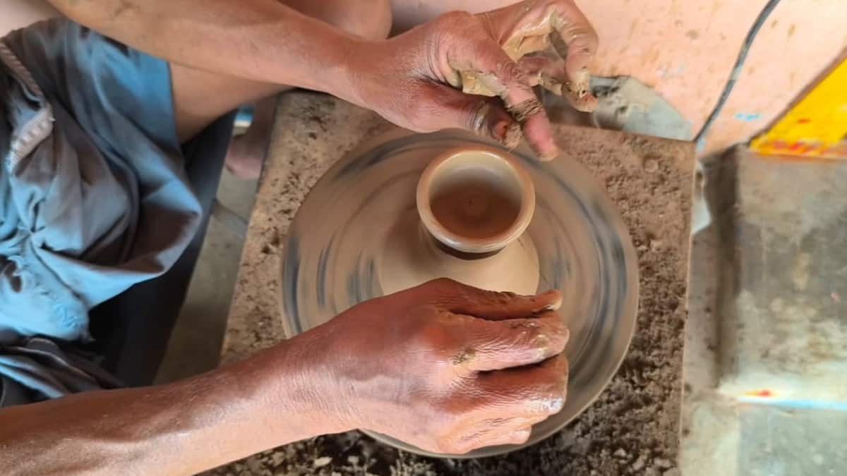 “பளிச்” பிரகாசமாகுமா அகல் விளக்கு உற்பத்தியாளர்கள் வாழ்க்கை: மக்கள் ஆதரவு தருவார்களா?