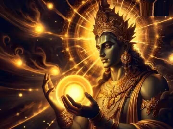 Surya Gochar 2024: સૂર્ય દર મહિને પોતાની રાશિ બદલે છે. ખરમાસમાં, સૂર્યની રાશિ ધનુ અથવા મીન રાશિમાં બદલાય છે. ડિસેમ્બરમાં સૂર્ય ધનુ રાશિમાં ગોચર કરવા જઈ રહ્યો છે, શાસ્ત્રો અનુસાર આ સમય દરમિયાન ગુરુ સૂર્યની સેવામાં છે.