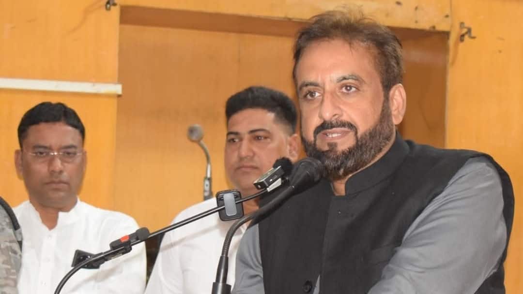 Delhi Assembly Election 2025 AIMIM targets AAP regarding Tahir Hussain ann '...तो हमारे साथ आने की नहीं पड़ती जरूरत', ताहिर हुसैन के शामिल होने पर AIMIM का AAP पर हमला