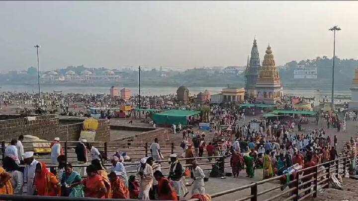 आज विठ्ठलाच्या पदस्पर्श दर्शनासाठी किमान 5 ते 6 तासांचा कालावधी लागत असून  मुखदर्शनासाठी 1 तासाचा कालावधी लागत आहे .