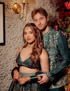 ग्रीन लहंगा पहन आलिया कश्यप ने हाथों में रचाई विदेशी पिया के नाम की मेहंदी, बेटी को गले लगाकर इमोशनल हुए अनुराग कश्यप