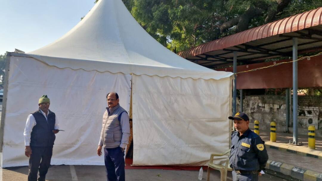 Aligarh News: अब खुले आसमान नहीं गुजरेंगी बेसहारा लोगों की सर्द रातें, प्रशासन की ओर से की गई तैयारी Aligarh administration built night shelters for destitute people to stay at night ann Aligarh News: अब खुले आसमान नहीं गुजरेंगी बेसहारा लोगों की सर्द रातें, प्रशासन की ओर से की गई तैयारी