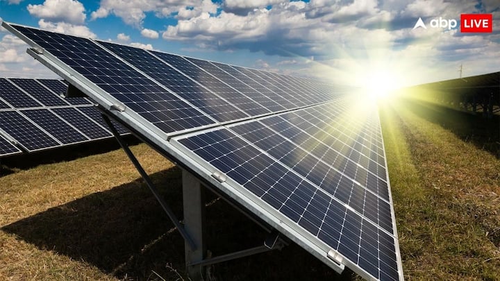 Solar Panel Subsidy:  अगर आप सोलर पैनल लगवाना चाह रहे हैं. तो इसके लिए आपको मिलेगी सब्सिडी. जानें भारत के किस राज्य की राज्य सरकार सोलर पैनल लगवाने पर देती है सबसे ज्यादा सब्सिडी.