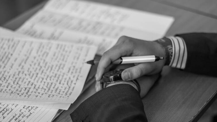 simple and easy tips for students to increase writing speed and handwriting in examination hall Writing Skills: পরীক্ষার হলে লেখা শেষ করতে পারেন না? এই নিয়মগুলি মেনে চললেই হবে সমস্যার সমাধান