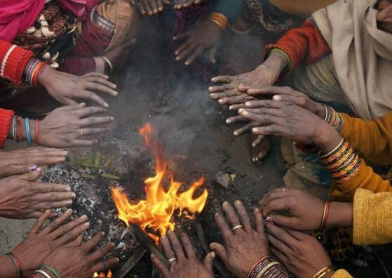 મહેસાણા, જૂનાગઢના ભાગોમાં 10થી 15 ડીગ્રી ન્યૂનતમ તાપમાનની શક્યતા વ્યક્ત કરવામાં આવી છે.  રાજકોટના ભાગોમાં ન્યૂનતમ તાપમાન 15  ડિગ્રીથી નીચું રહેવાની શક્યતા છે.