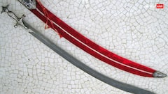 Vastu Tips: तलवार घर में रख सकते हैं क्या ?