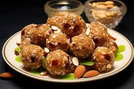 Dry Fruits Laddu: Eating laddus made from dry fruits like cashews, almonds and dates strengthens weak bones. This also removes mental problems. This can be beneficial for mental health. This provides warmth to the body.