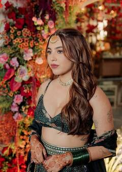 ग्रीन लहंगा पहन आलिया कश्यप ने हाथों में रचाई विदेशी पिया के नाम की मेहंदी, बेटी को गले लगाकर इमोशनल हुए अनुराग कश्यप