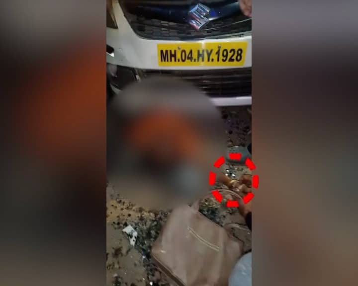 Kurla BEST Bus Accident: 'हाथ मे गोल्ड है'; कुर्ला अपघातानंतर हेल्मेट घातलेल्या तरुणानं सर्वांसमोरच मृत महिलेच्या बांगड्या चोरल्या
