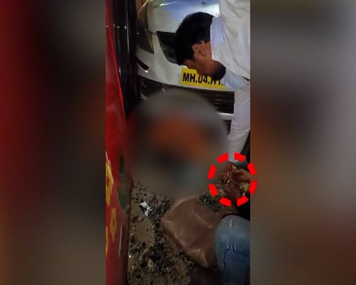 Kurla BEST Bus Accident: 'हाथ मे गोल्ड है'; कुर्ला अपघातानंतर हेल्मेट घातलेल्या तरुणानं सर्वांसमोरच मृत महिलेच्या बांगड्या चोरल्या
