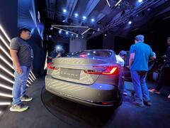 Toyota Camry Facelift : āϞā§āĻā§āϏāĻžāϏā§āϰ āĻŽāϤā§āĻž āĻĻā§āĻāϤā§, āύāϤā§āύ āĻāϝāĻŧā§āĻāĻž āĻā§āϝāĻžāĻŽāϰāĻŋ āĻĢā§āϏāϞāĻŋāĻĢā§āĻā§āϰ āĻĒā§āϰāĻĨāĻŽ āĻāĻŦāĻŋ āĻĒā§āϰāĻāĻžāĻļā§ā§ā§, āĻā§āĻŽāύ āĻĻā§āĻāϤ⧠āĻāĻžāĻĄāĻŧāĻŋ
