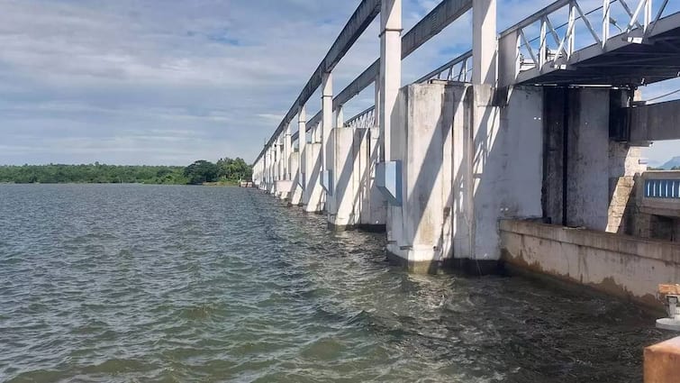Flood warning issued for people living along of Poondi Lake பூண்டி ஏரி கரையோர மக்களே! ஜாக்கிரதை! - பிற்பகலில் வெள்ள அபாய எச்சரிக்கை! 