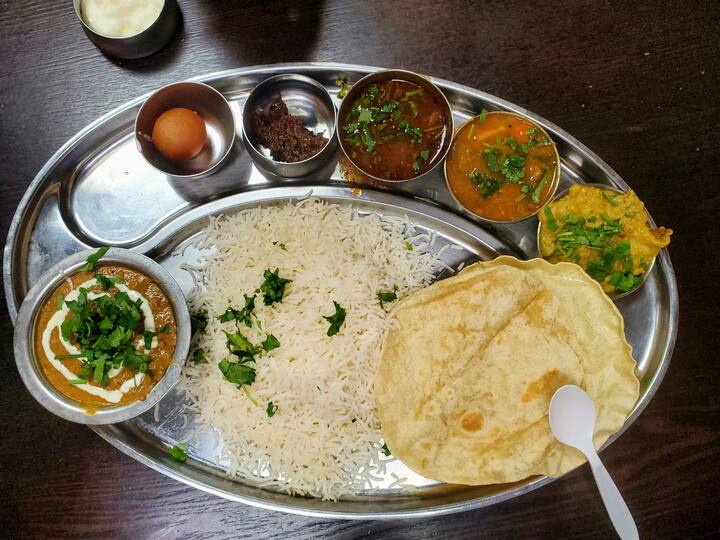 लोह, जस्त, पोटॅशियम आणि व्हिटॅमिन बी सारख्या आवश्यक पोषक तत्वांनी समृद्ध, डाळी आपले एकंदर आरोग्य सुधारण्यास आणि शरीराच्या विविध कार्यांमध्ये मदत करतात.