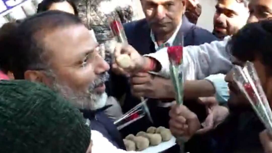 BJP's Nishikant Dubey Offers Sweets To NSUI Workers Protesting Over His Remark On Rahul Gandhi: Watch BJP Nishikant Dubey Offers Sweets To NSUI Workers Protesting Over His Remark On Rahul Gandhi Watch BJP's Nishikant Dubey Offers Sweets To NSUI Workers Protesting Over His Remark On Rahul Gandhi: Watch