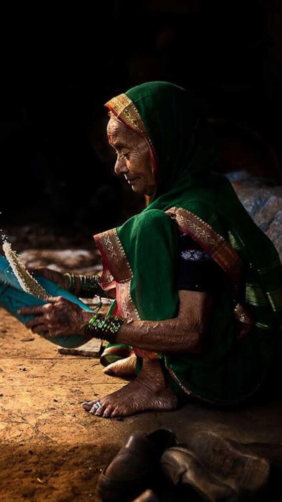 दिल्ली की महिलाओं को किस महीने से मिलेंगे 2100 रुपये?