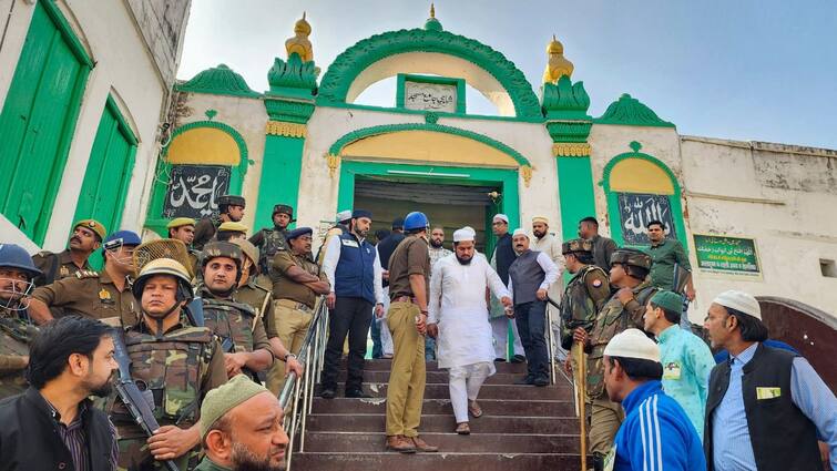 sambhal Survey report will now be presented next year in Sambhal Jama Masjid vs Harihar Mandir case Exclusive: संभल जामा मस्जिद VS हरिहर मंदिर मामले में अब अगले साल पेश होगी सर्वे रिपोर्ट, कोर्ट कमिश्नर ने बताई तारीख