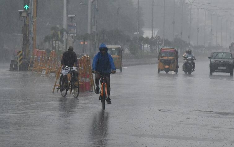 Heavy rain since early morning Holidays for Thanjavur district schools அதிகாலை முதல் தஞ்சை மாவட்டத்தில் கனமழை...நாளைக்கு?