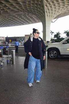 Karisma Kapoor : करिष्मा कपूर झाली एअरपोर्टवर स्पॉट पाहा तिचा कॅज्युअल लूक!