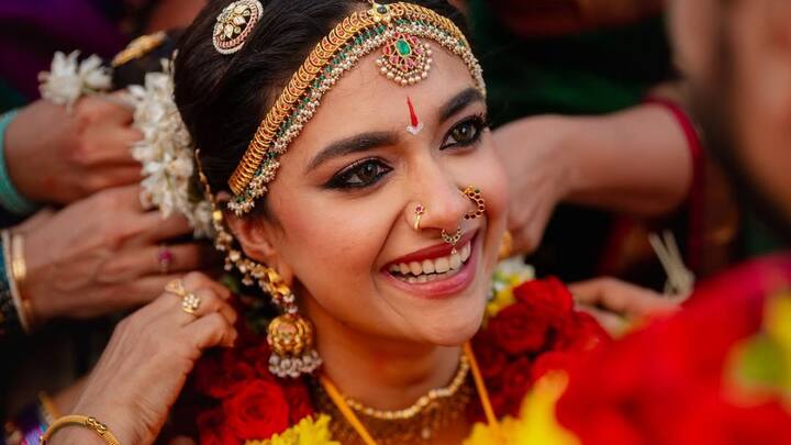 கீர்த்தி சுரேஷ் - ஆண்டனி திருமணம் கோவாவில் நடைபெற்றது. திருமண புகைப்படங்களை கீர்த்தி சுரேஷ் இன்ஸ்டாகிராமில் பகிர்ந்துள்ளார்.