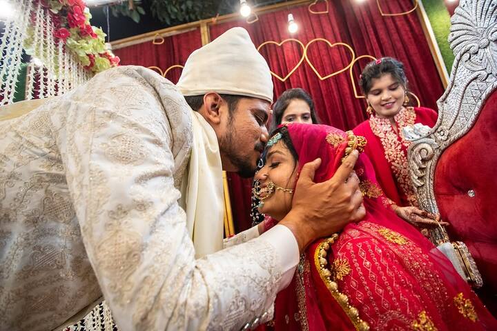 Panchayat Actor Aasif Khan Marries Zeba, See Wedding Pics