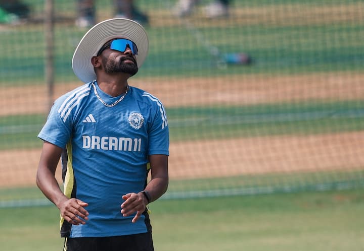 सिराज ने 2017 से आईपीएल खेलना शुरू किया था. 2024 तक सिराज ने आईपीएल से कुल 27 करोड़ रुपये कीम कमाई कर ली है.