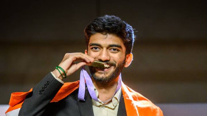 இப்படி வெற்றி மீது வெற்றிகளை குவித்து வந்த குகேஷ்.. 17 வயதில் செஸ் ரேங்கிங்கில் 2750 புள்ளிகளை பெற்றார். சில நாட்களிலேயே 37 ஆண்டுகளாக சாம்பியனாக இருந்த விஸ்வநாதன் ஆனந்தை ஓவர்டேக் செய்து அசுர சாதனை படைத்தார்.