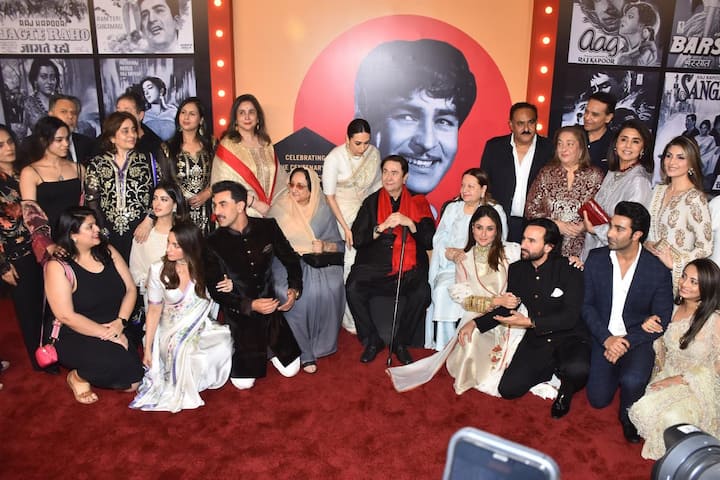 The entire Kapoor family posed together for a picture.