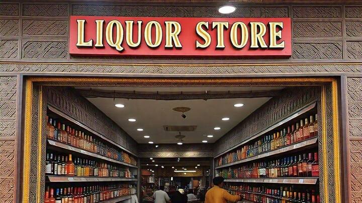 दिल्ली आबकारी अधिनियम, 2009 के तहत कोई भी व्यक्ति या लाइसेंसधारी विक्रेता या उसका कर्मचारी या एजेंट 25 साल से कम आयु के किसी भी व्यक्ति को शराब की ब्रिकी नहीं कर सकता.