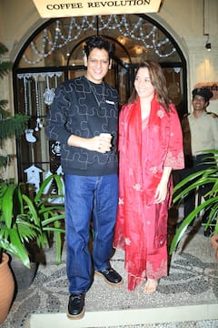 क्वालिटी टाइम स्पेंड करते हुए स्पॉट हुए तमन्ना-विजय, एक दूजे को थामे दिए खूब पोज, कूल लुक में दिखे अली फजल-ऋचा चड्ढा