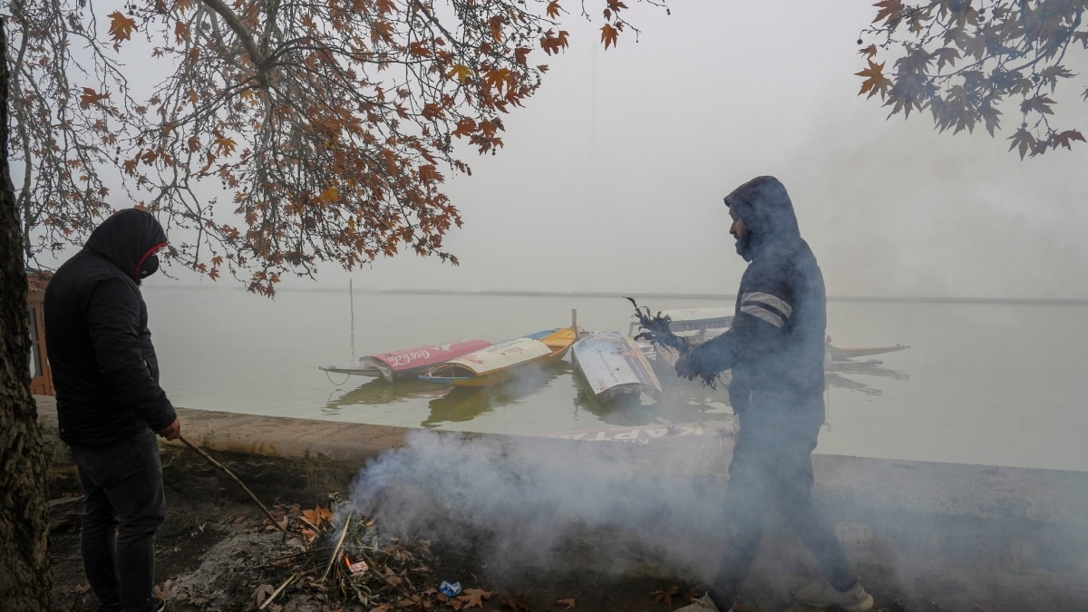 Uttarakhand Weather: शीतलहर से राहत, तापमान हुआ कम, रात में बढ़ी ठिठुरन, मौसम विभाग ने दी ये चेतावनी