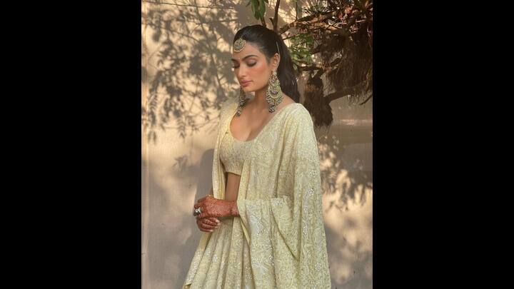 1. Athiya Shetty: Athiya Shetty looks ethereal in her hand embroidered chikankari lehenga which she chose to wear on her mehendi day. The stunning lehenga is perfect for day wedding functions. She paired her look with a big maang tikka and huge antique earrings of her nani. (Image Source: Instagram/@namratasoni)