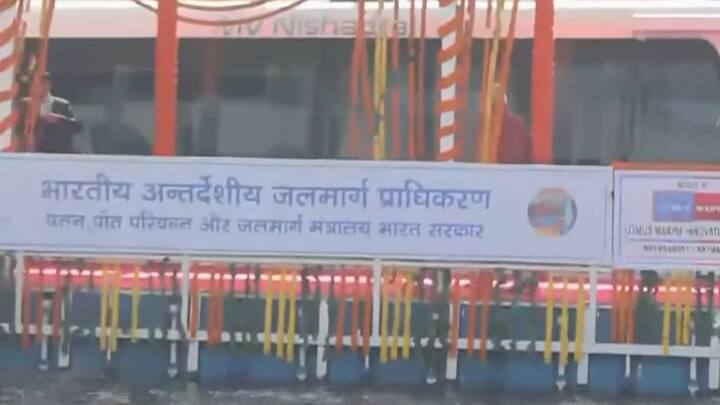 इसके अलावा वह क्षेत्र में पेयजल और बिजली आपूर्ति से संबंधित कई महत्वपूर्ण बुनियादी ढांचा परियोजनाओं का आरंभ करेंगे, जिससे शहर की बुनियादी सुविधाओं में और सुधार होगा. प्रधानमंत्री दोपहर करीब दो बजे एक जनसभा को संबोधित करेंगे.