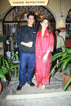 क्वालिटी टाइम स्पेंड करते हुए स्पॉट हुए तमन्ना-विजय, एक दूजे को थामे दिए खूब पोज, कूल लुक में दिखे अली फजल-ऋचा चड्ढा