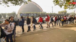 BPSC 70वीं परीक्षा में हंगामा, पेपर लीक को लेकर प्रदर्शन कर रहे छात्र को DM ने मारा थप्पड़