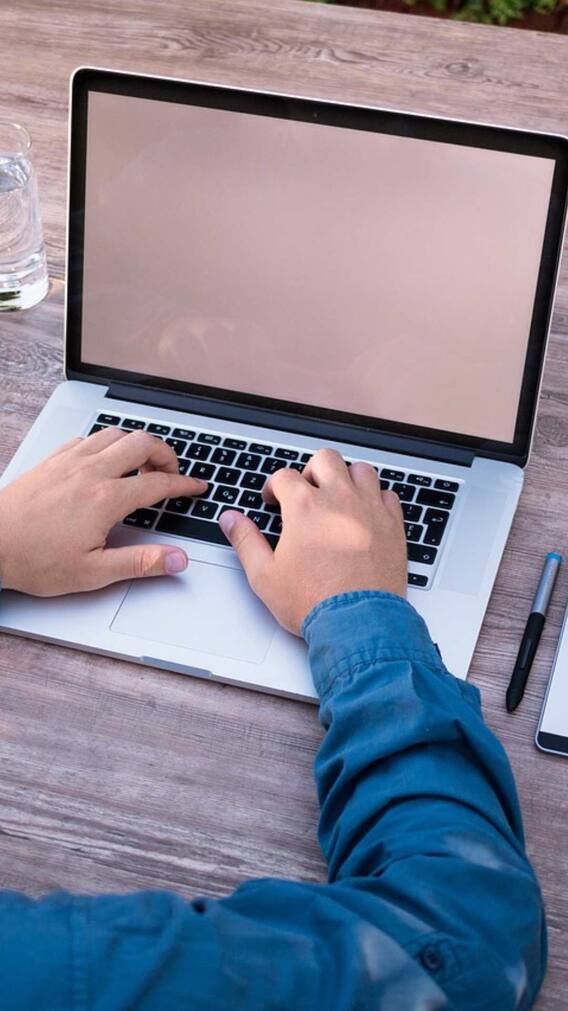 Laptop में दिखे ये संकेत तो समझें हो गया हैक!