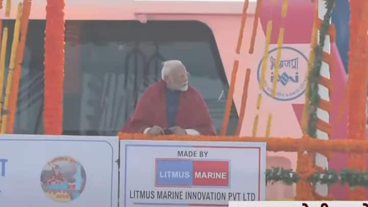 स्वच्छ और निर्मल गंगा के प्रति अपनी प्रतिबद्धता के अनुरूप, प्रधानमंत्री गंगा नदी की ओर जाने वाले छोटे नालों को रोकने और उपचारित करने की परियोजनाओं का भी उद्घाटन करेंगे. इससे बिना उपचार वाले जल का गंगा नदी में पहुंचना पूरी तरह से रोक पाना सुनिश्चित होगा.