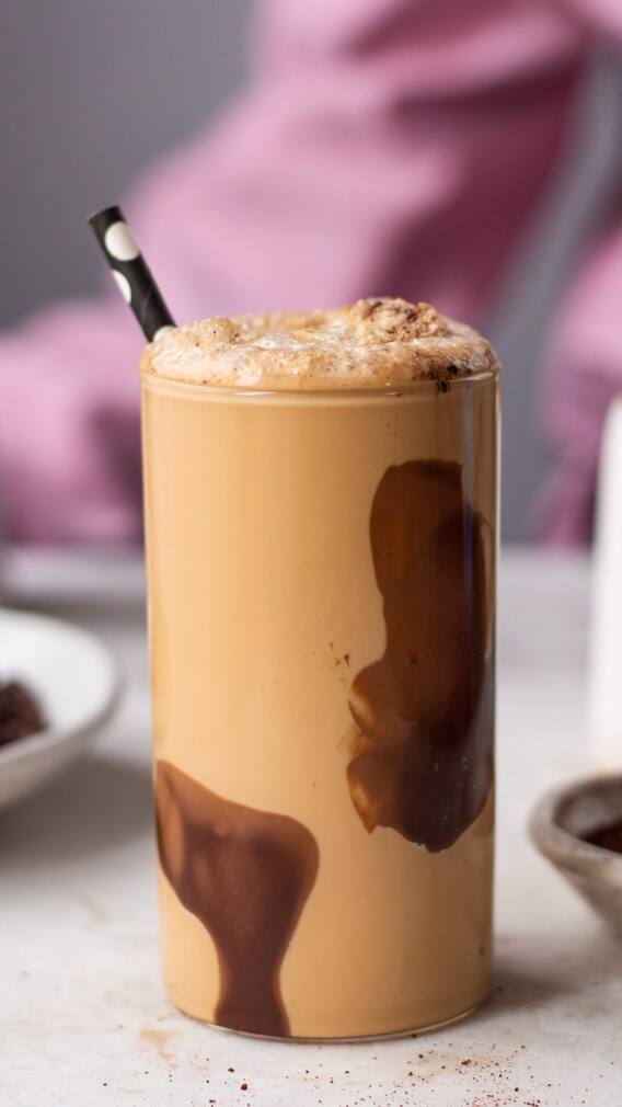 सीपी में है एक खास कैफे, जहां सिर्फ 100 रुपये में मिलते हैं स्वादिष्ट खाने