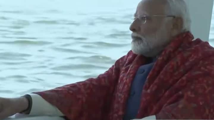 मोदी महाकुंभ प्रदर्शनी स्थल का भी दौरा करेंगे. प्रधानमंत्री महाकुंभ 2025 के लिए विभिन्न परियोजनाओं का उद्घाटन करेंगे. इसमें प्रयागराज में आधारभूत सुविधाओं को बढ़ावा देने और निर्बाध संपर्क प्रदान करने के लिए 10 नए रोड ओवर ब्रिज (आरओबी) या फ्लाईओवर, स्थायी घाट और रिवरफ्रंट सड़कें जैसी विभिन्न रेल और सड़क परियोजनाएं शामिल होंगी.