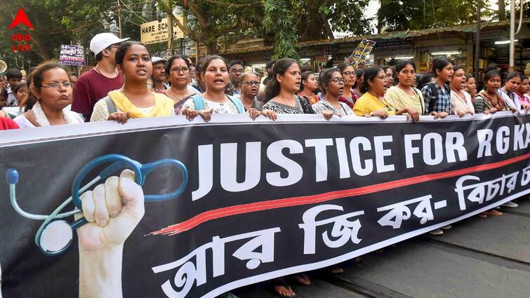 RG Kar Case victims mother expresses extreme dissatisfaction over bail to Sandip Ghosh and Abhijit Mondal as cbi failed to provide charge sheet RG Kar Case: বিচার তো মেলেইনি, এবার জামিনও পেয়ে গেলেন সন্দীপ-অভিজিৎ; কী বললেন RG Kar-এ নির্যাতিতার মা ?
