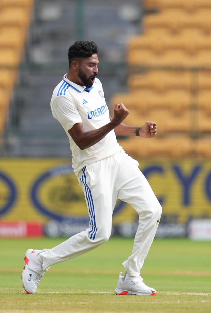 भारतीय क्रिकेट टीम के स्टार तेज गेंदबाज मोहम्मद सिराज इन दिनों खूब सुर्खियां बटोर रहे हैं. एडिलेड में ऑस्ट्रेलिया के खिलाफ खेले गए बॉर्डर-गावस्कर ट्रॉफी के दूसरे टेस्ट के बाद से ही सिराज चर्चा का विषय बने हुए हैं.