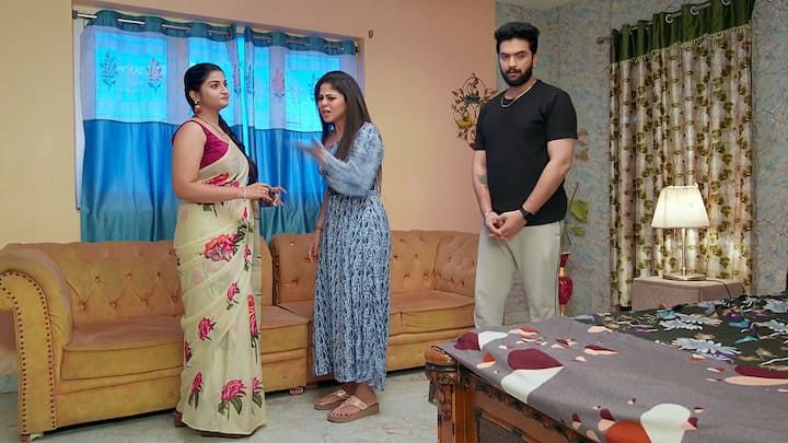 ఆస్తి ఎలా లాక్కోవాలో నాకు తెలుసు అని రుద్రాణి అంటే..ఎలా ఆపాలో నాకు తెలుసు అని స్వప్న సవాల్ చేసుకుంటారు. రూపాయి కావాలన్నా కావ్య కాళ్లు పట్టుకునేలా చేస్తానంటుంది. రాహుల్-రుద్రాణి మొహాలు చూసుకుంటారు